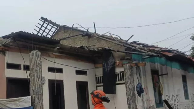 Angin Kencang Terjang Bogor, 44 Rumah Warga Rusak di 6 Kecamatan - GenPI.co