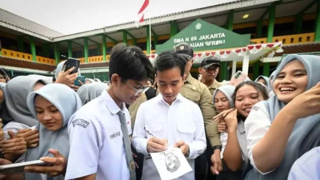 Gibran Janji Pemerintah Bantu Alat Robotik di SMAN 69 Kepulauan Seribu - GenPI.co