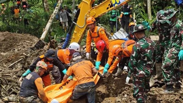 Tim SAR Gabungan Temukan Lagi 2 Korban Longsor Cilacap - GenPI.co