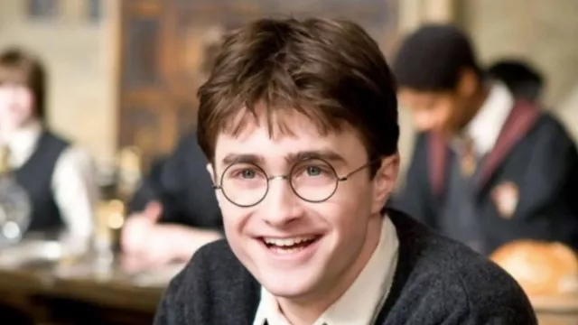 Dukung Pemeran Harry Potter, Daniel Radcliffe Kirim Surat ke Dominic McLaughlin - GenPI.co