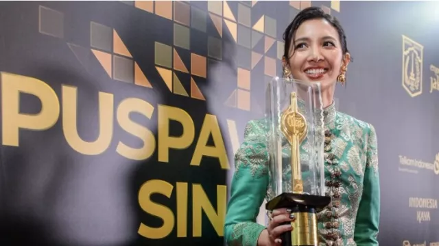 Kaget Menang FFI 2025, Sheila Dara Berterima Kasih ke Dion Wiyoko - GenPI.co