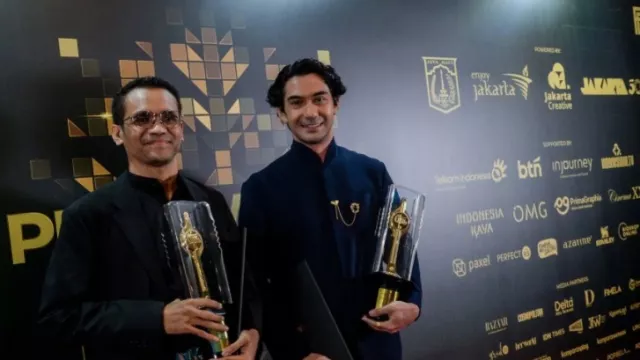 Film Pangku Menang FFI 2025, Reza Rahadian Menangis Teringat Doa Ibu - GenPI.co