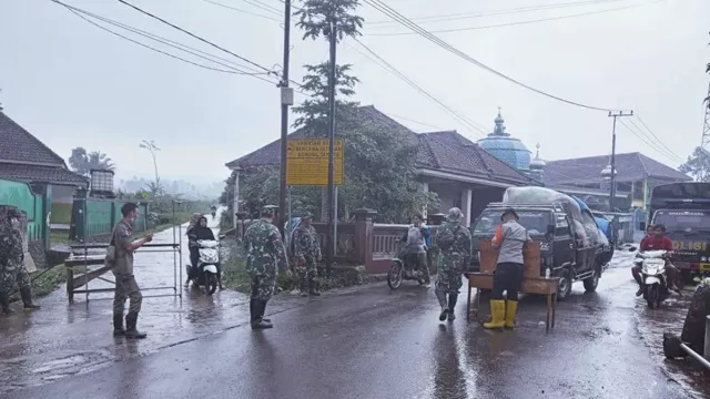 Terancam Materi Erupsi Semeru, Akses Lumajang–Malang Masih Dibatasi - GenPI.co