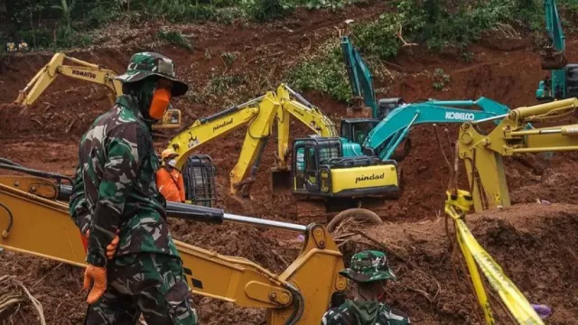 SAR Tambah Personel Cari 2 Korban Longsor Cilacap, Fokus 2 Lokasi - GenPI.co