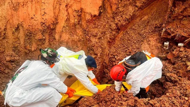 2 Anak Masih Hilang, Tim SAR Fokus Pencarian Longsor Cilacap di 2 Titik - GenPI.co