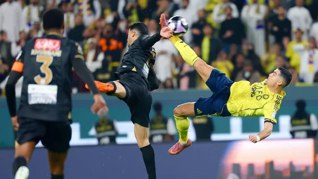 Gol Salto Ronaldo Viral Setelah Al Nassr Tekuk Al Khaleej - GenPI.co
