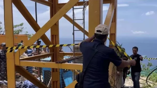 Koster Setop Pembangunan Lift Kaca Pantai Kelingking, Ada 5 Pelanggaran Berat - GenPI.co