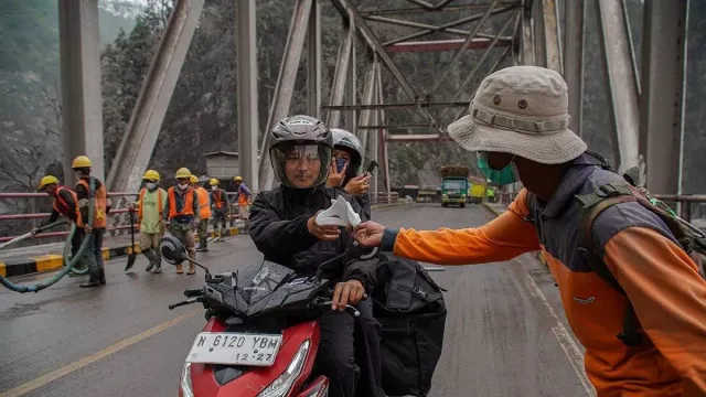 Gempa Lahar dan Letusan Masih Aktif, Status Gunung Semeru Tetap Awas - GenPI.co