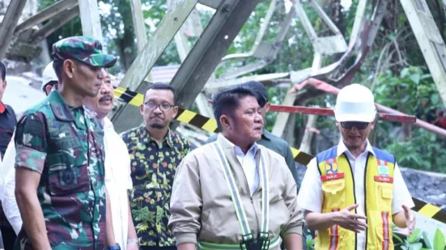 Ogah Kena Prank, Herman Deru Desak Jembatan Muara Lawai Segera Diperbaiki - GenPI.co