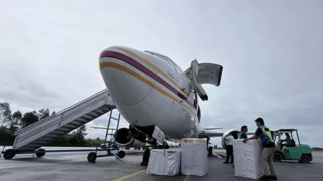 Bantuan Kemensos Tiba via Udara di Sumatra, Dari Tenda hingga Obat-obatan - GenPI.co