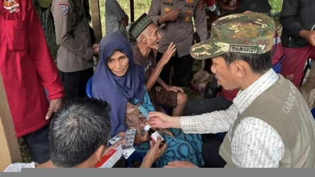 16 Jam Perjalanan, Bupati Aceh Barat Tembus Sikundo yang Terisolasi Berhari-hari - GenPI.co