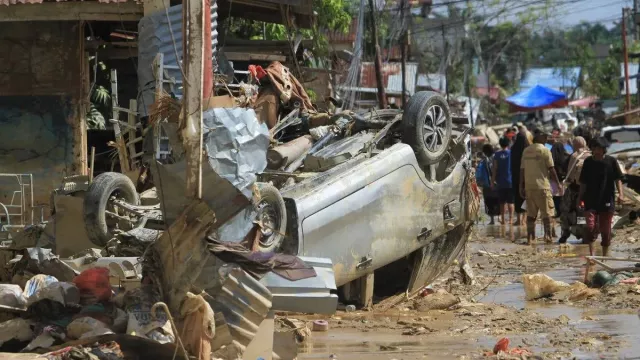  326 Tewas 167 Warga Masih Hilang dan 813.017 Orang Mengungsi - GenPI.co