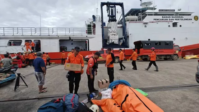 5 Hari Berlayar KN Ganesha Basarnas Tiba di Sibolga, Terhambat Gelondongan Kayu - GenPI.co