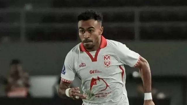 Suporter Malut United Protes Komdis PSSI, Sanksi Yakob Sayuri Dinilai Tak Adil - GenPI.co