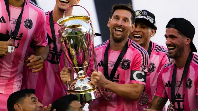 Inter Miami Angkat Trofi MLS Cup 2025, Messi Cetak Rekor di Luar Nalar - GenPI.co