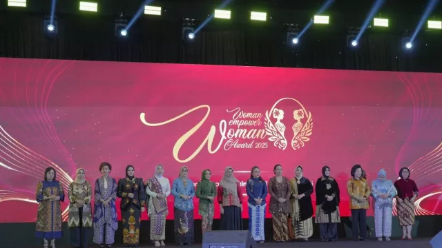 Bio Farma Bangga, Direktur Pemasaran Raih Women Empower Women Awards 2025 - GenPI.co