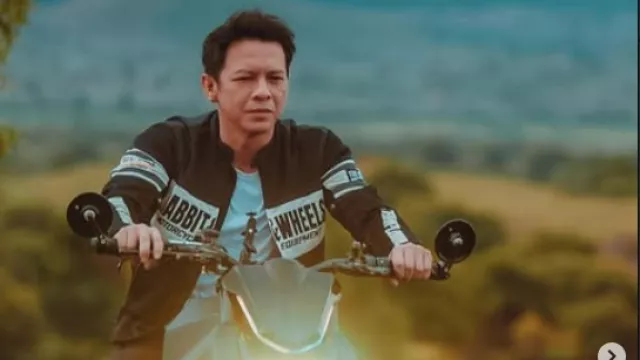 Ariel Noah Cedera, Lututnya Disedot 3 Kali - GenPI.co