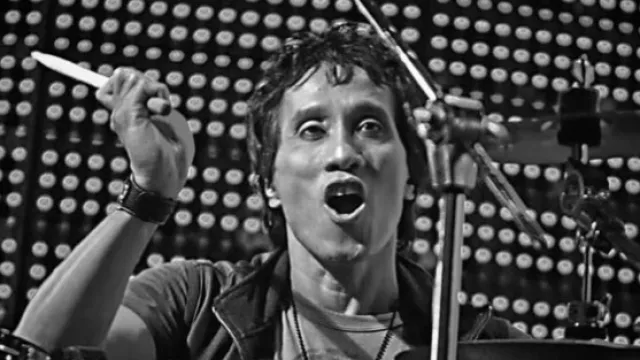 Mantan Drummer God Bless Yaya Moektio Meninggal, Anggap Maag Ternyata Usus Buntu - GenPI.co