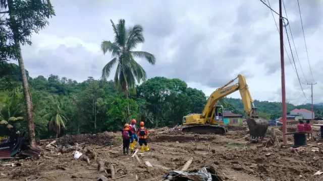 67 Korban Banjir Bandang Agam Masih Hilang, Cuaca Jadi Ancaman - GenPI.co