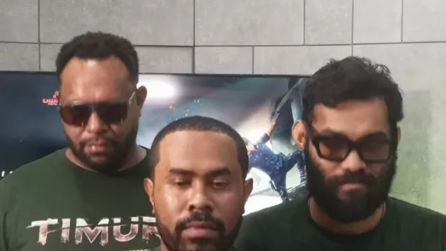 Arnold Kobogau Pencair Suasana, Syuting Film Timur Lebih Menyenangkan - GenPI.co