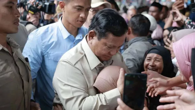 Prabowo Sebut Tak Punya Tongkat Nabi Musa, Pesawat Dikerahkan Tangani Bencana - GenPI.co