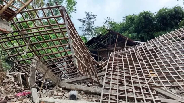  3 Rumah Hancur, 4 Warga Luka-Luka - GenPI.co