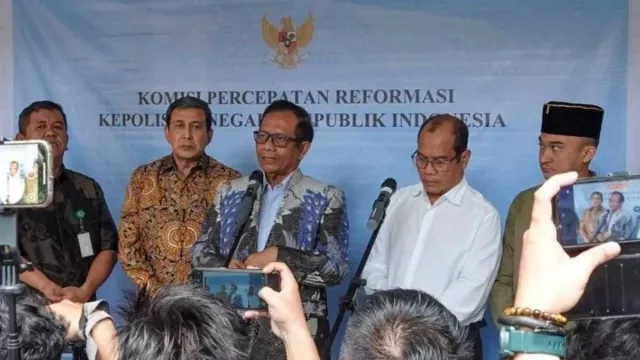 Mahfud MD Ungkap Publik Ingin Polri Bebas Intervensi Politik - GenPI.co