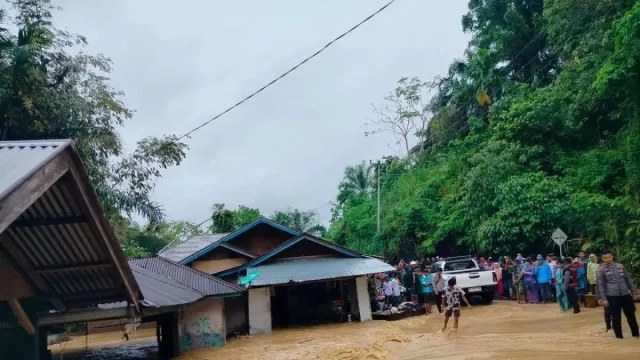 Korban Banjir Agam Butuh 525 Hunian Sementara, 806 Rumah Rusak Berat - GenPI.co