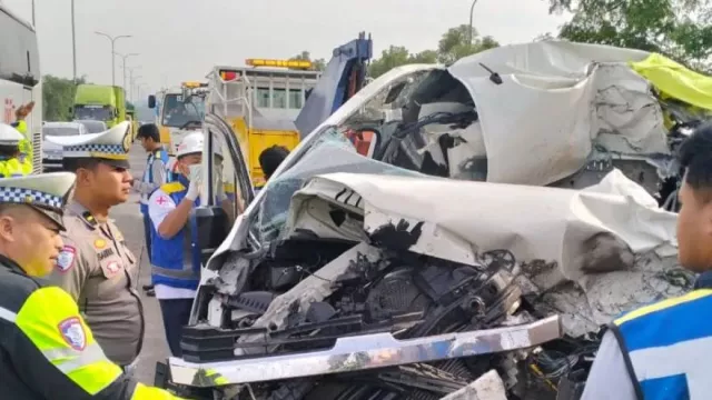 Sopir Minibus Diduga Ngantuk, 2 Tewas dalam Kecelakaan di Tol Malang–Pandaan - GenPI.co