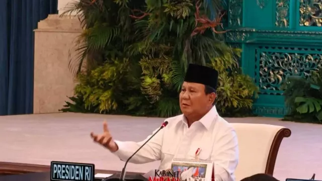 Prabowo Minta Pejabat Beri Solusi di Daerah Bencana, Bukan Foto-foto - GenPI.co