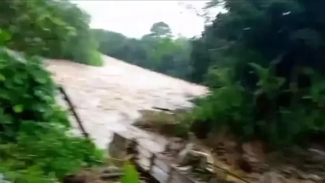 9 Kecamatan di Sukabumi Dilanda Longsor dan Banjir, Jembatan Ambruk Jalan Terputus - GenPI.co