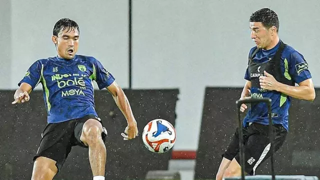 Carlos Pena Asah Taktik Persita Tangerang untuk Lawan Persik Kediri - GenPI.co