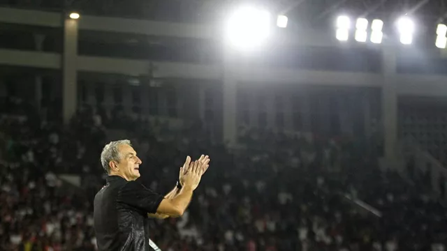 Pelatih Persis Solo Milomir Seslija Minta Pemain Perbaiki Etos Kerja - GenPI.co