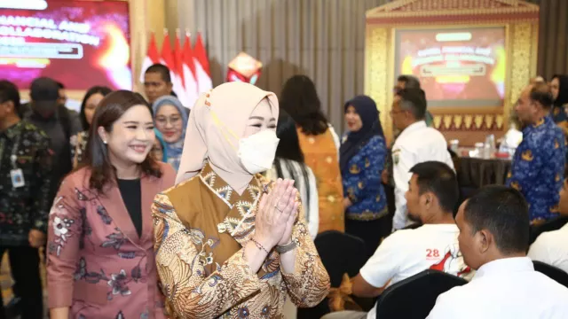 Gerakkan Literasi Keuangan, Feby Deru Raih Penghargaan OJK Sumsel - GenPI.co