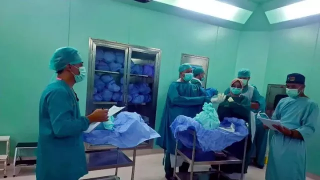 Gotong Royong Pulihkan RSUD Tanjung Pura Setelah Banjir, Layanan Kesehatan Jalan Lagi - GenPI.co