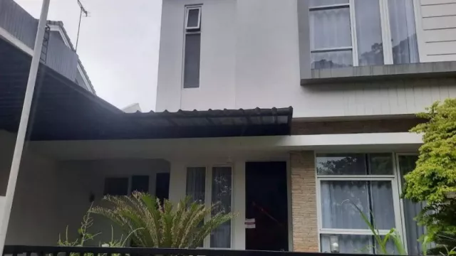 Warga Kira Hiasan Natal, Ternyata KPK Segel Rumah Kajari Bekasi - GenPI.co