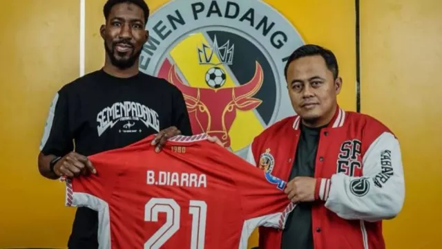 Semen Padang Datangkan Gelandang Asal Prancis Boubakary Diarra - GenPI.co