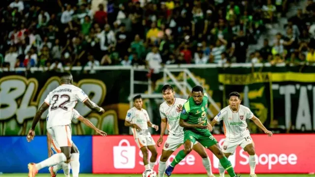 Tampil Apik di Laga Persebaya Surabaya vs Borneo FC, Diego Maurico Dipuji - GenPI.co