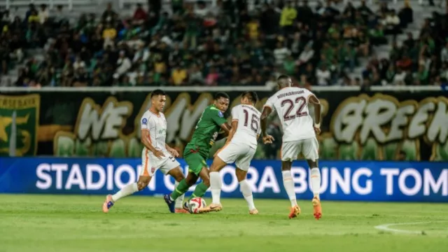 Debut Starter, Diego Mauricio Dipuji Asisten Pelatih Persebaya Surabaya - GenPI.co