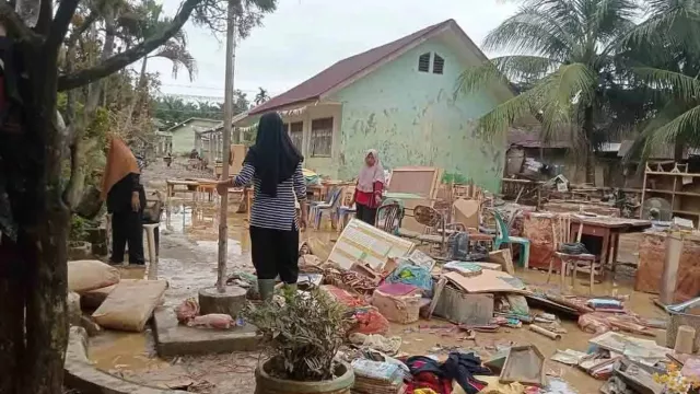 Pengungsi Korban Banjir Aceh Tamiang Keluhkan Nyamuk, Bantuan Disebut Minim - GenPI.co