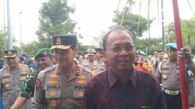 Wayan Koster Bantah Kampanye Negatif Wisata Bali, di Momentum Nataru - GenPI.co