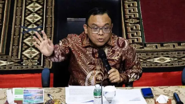 Viral Lansia Ditolak Bayar Tunai Oleh Toko Roti, Menkeu Purbaya Diminta Turun Tangan - GenPI.co