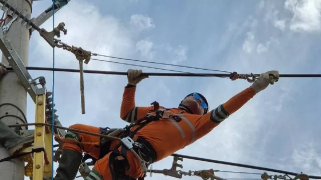  Listrik Pulih dan Pelayanan Publik Kembali Lancar - GenPI.co