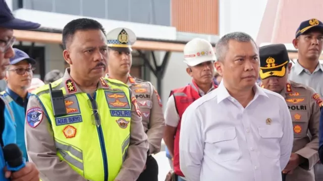 Truk Sumbu 3 Dilarang Masuk Tol Selama Nataru, Polisi Siap Tilang - GenPI.co
