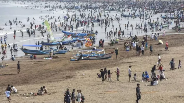 21,2 Juta Warga Jabar Bepergian saat Nataru, Bandung & Pangandaran Destinasi Favorit - GenPI.co