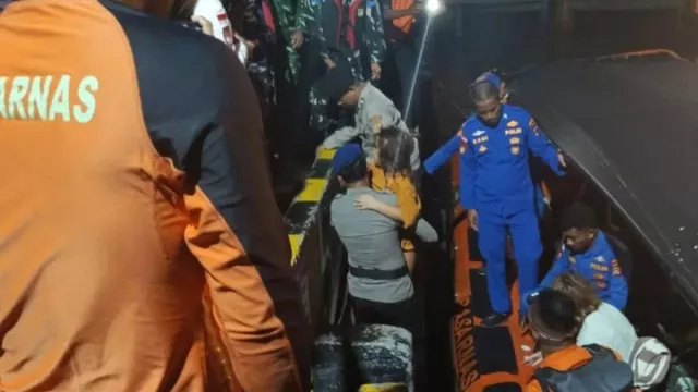 Kapal Wisata Tenggelam di Pulau Padar, 7 Korban Dievakuasi 4 Masih Dicari - GenPI.co