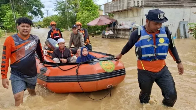Curah Hujan Tinggi Picu Banjir Hulu Sungai Selatan, 2.895 Warga Pariangan Dievakuasi - GenPI.co