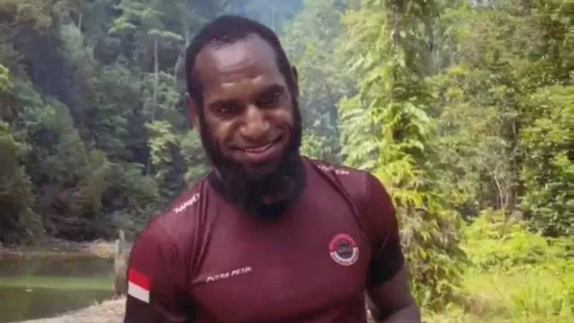 Jadi Sukarelawan di Aceh, Atlet MMA Papua Ikhsan Lani Viral dan Dipuji - GenPI.co