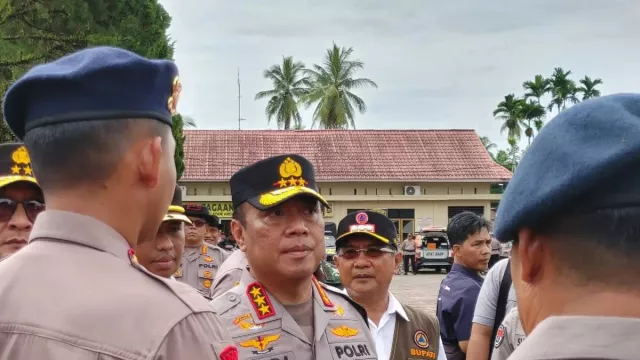 Polri Tambah 5 Alat Berat di Sumbar, Distribusi Logistik Diprioritaskan - GenPI.co