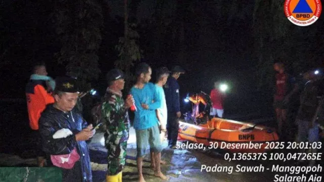 12 Rumah Terendam Banjir di Agam, 3 Orang Terjebak Tanah Longsor - GenPI.co